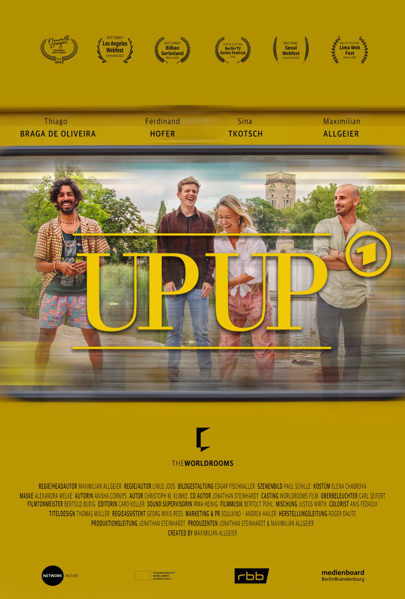Filmplakat der Serie "UP UP" – Darstellung der vier Hauptfiguren Nina, Nico, Mali und Arthur, die durch die Nutzung einer Lebenstausch-App in die Leben ihrer Tauschpartner eintauchen.​